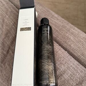 Oribe Texturizing Spray in Elegant White Packaging
